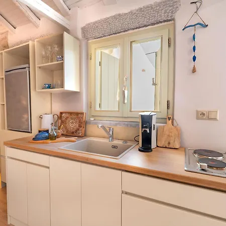 Melias Olive Retreat מלון דירות 3*