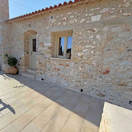 Melias Olive Retreat מלון דירות 3*